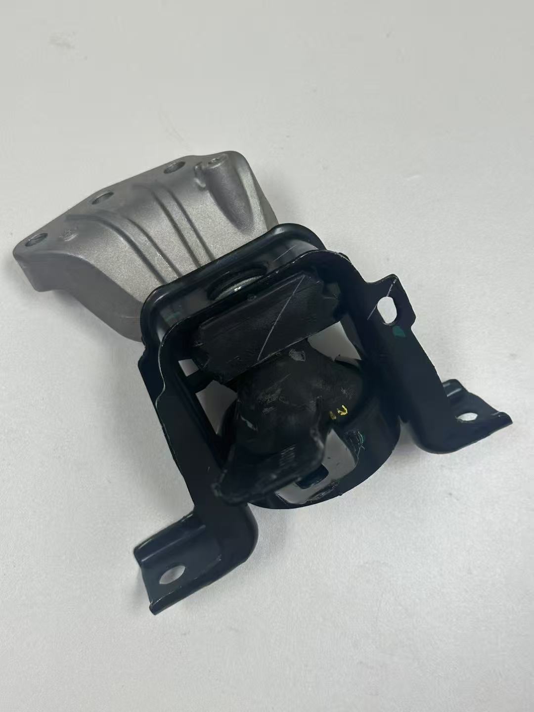 11610M76M00 SUZUKI CELERIO Insulator Engine Mounting