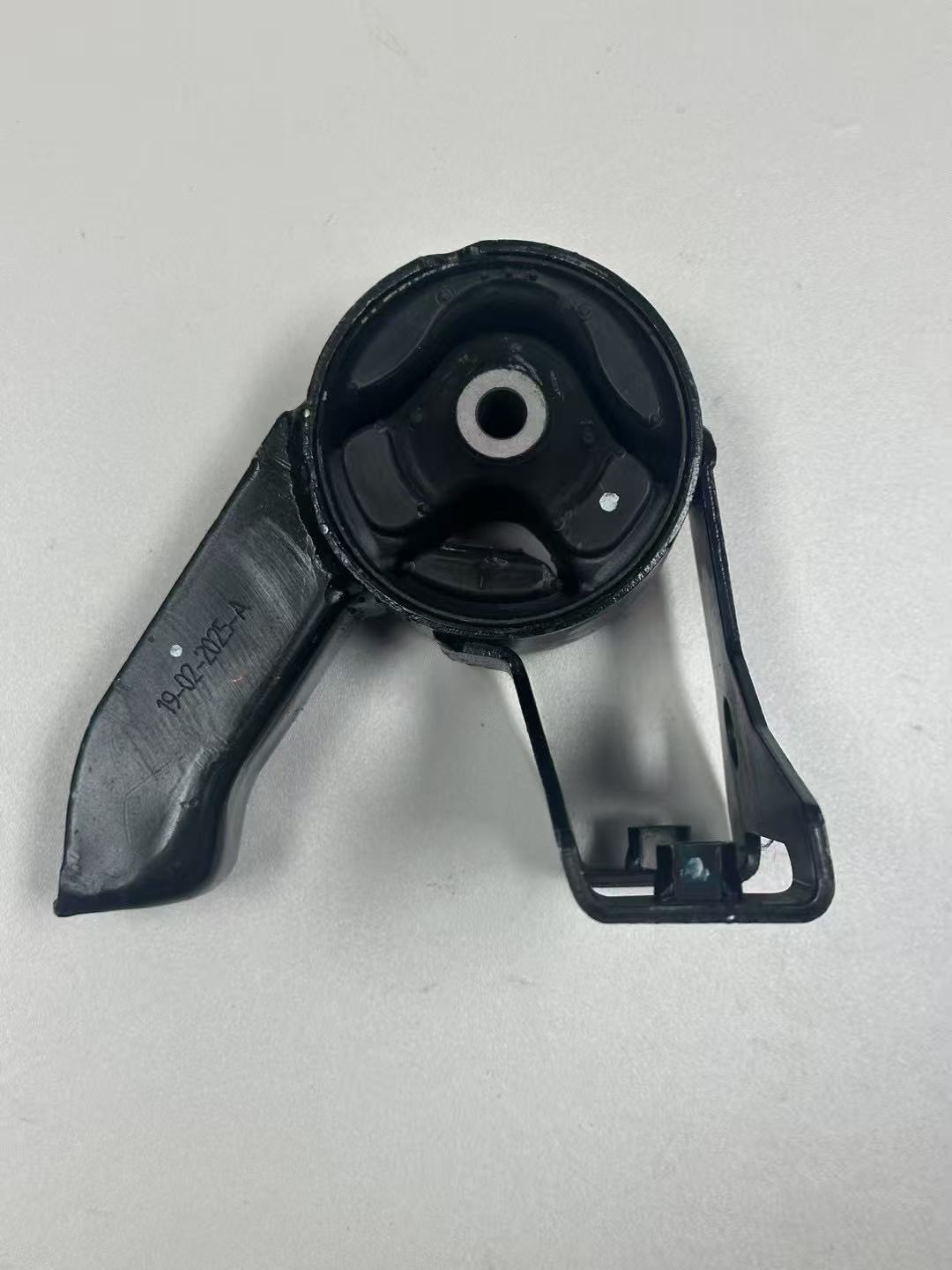 11710M76M00 SUZUKI CELERIO Insulator Engine Mounting